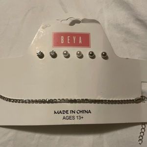 Jewelry set (stud earrings and necklace)